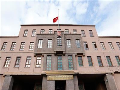 وزارة الدفاع التركية تقيم 19 قاعدة دعم لوجيستي في مناطق الزلزال