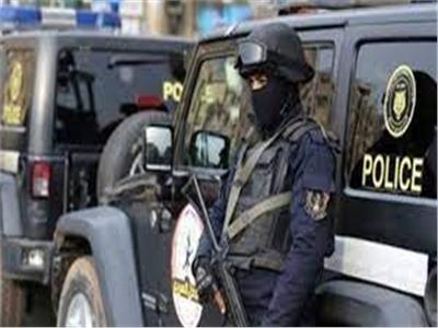 ضبط المتهم بالاصطدام بسيارة سيدة والهروب «عكس الاتجاه» بالقاهرة  