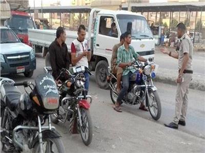 تحرير 529 مخالفة لقائدي الدراجات النارية لعدم ارتداء «الخوذة»