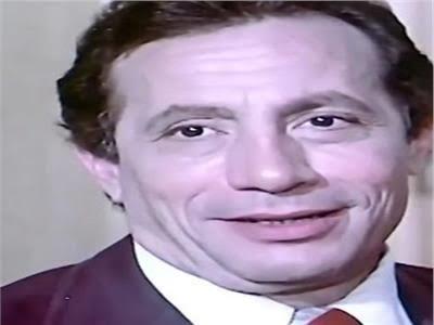 ذكرى وفاة الكوميديان الرومانسي أبو بكر عزت .. لماذا بكى قبل وفاته بيومين؟