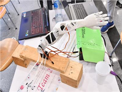 نفذها الطلاب.. «روبوتات خدمية» بتكنولوجيا هندسة الجامعة الألمانية| صور