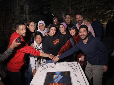صناع فيلم «سر عودة طاقية الإخفاء» يحتفلون بانطلاق التصوير