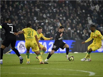 انطلاق مباراة باريس سان جيرمان ونانت في الدوري الفرنسي