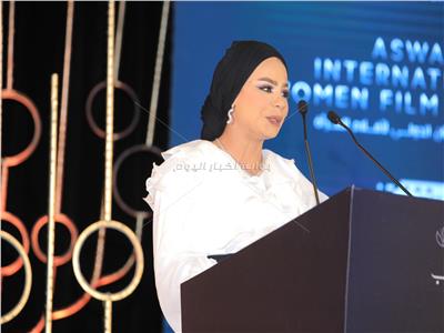متسابقة الدوم إسراء مصطفى تشارك في تقديم افتتاح مهرجان أسوان لأفلام المرأة