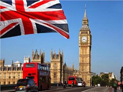 لندن تسن قانونًا جديدًا لوقف المهاجرين إليها عبر القنال الإنجليزي
