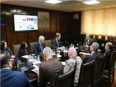وزير الكهرباء يبحث مع سفير وشركات بريطانية زيادة فرص الاستثمار في مصر