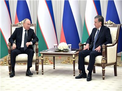الرئيسان الروسي والأوزبيكي يبحثان بمكالمة هاتفية الشراكة الاستراتيجية بين البلدين