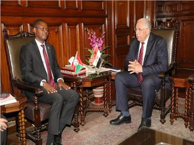 «القصير» يبحث سبل دعم القطاع الزراعي مع رئيس مجلس الشيوخ البوروندي