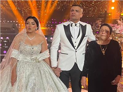 بالزغاريد.. والدة حسن شاكوش تحتفل بزفاف ابنها