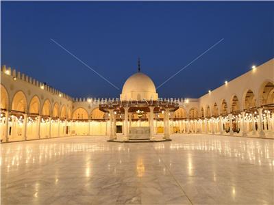 تطوير ساحة مسجد عمرو بن العاص استعداداً لشهر رمضان.. صور 