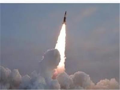 كوريا الشمالية تطلق صاروخين من غواصة قبل تدريبات عسكرية بين واشنطن وسول