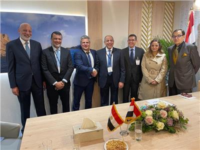 مصر للطيران توقع بروتوكولات تعاون خلال مشاركتها في بورصة برلين الدولية| صور
