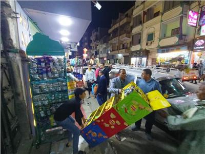 صور| محلي نجع حمادي يواصل حملاته على المقاهي والباعة الجائلين