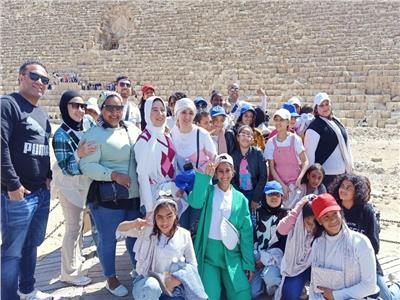 لرفع الوعي الثقافي.. السياحة والتضامن تستضيفان «بناتي» في الأهرامات 