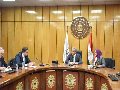 وزير القوى العاملة يلتقي وفدًا من الاتحاد الأوروبي لتنمية مهارات العمالة المصرية