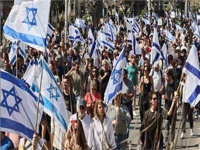 مظاهرات حاشدة في إسرائيل بعد إقالة نتنياهو لوزير دفاعه