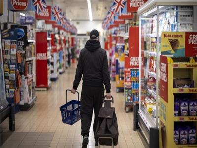 معاناة البريطانيين لن تنتهي.. توقعات بزيادة التضخم ونقص المواد الغذائية