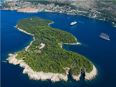 «لوكروم».. جزيرة العجائب في كرواتيا| صور
