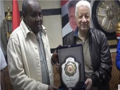 فيديو| مرتضى منصور يستقبل بعثة الهلال السوداني في الزمالك