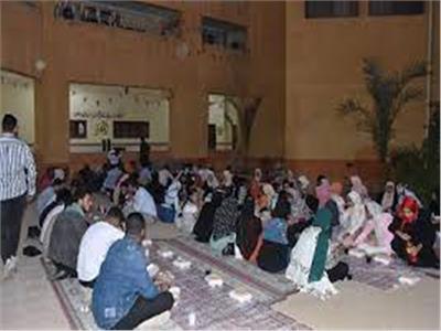 رئيس جامعة الأقصر يشارك طلاب كلية الآثار حفل إفطار جماعي