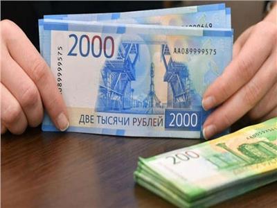الروبل الروسي يسجل أسوأ أداء أسبوعي أمام الدولار منذ 2022