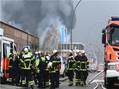 «القاهرة الإخبارية»: سموم تنتشر بالهواء في ألمانيا جراء حريق مخزن كيماويات