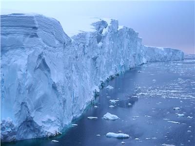 تقلص مساحات الجليد بالقطب الشمالي بمقدار 400 ألف ميل