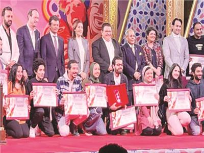 وزيرة الثقافة تسلم جوائز «مواسم شباب المسرح الجامعى»