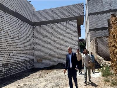 السكرتير العام المساعد لمحافظة المنيا يقود حملة لإزالة التعديات بمركز ومدينة المنيا