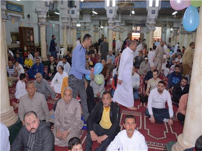 قيادات محافظة البحيرة يؤدون صلاة عيد الفطر بمسجد التوبة بدمنهور