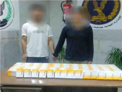 ضبط المتهمين ببيع الأقراص المخدرة «أون لاين» بالجيزة 