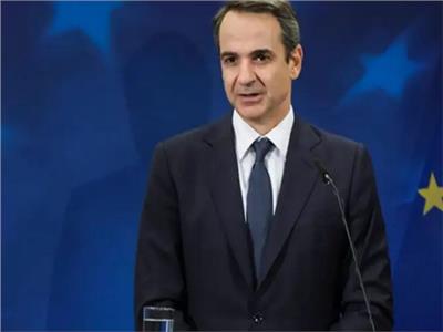 رئيس وزراء اليونان يطالب بحل البرلمان