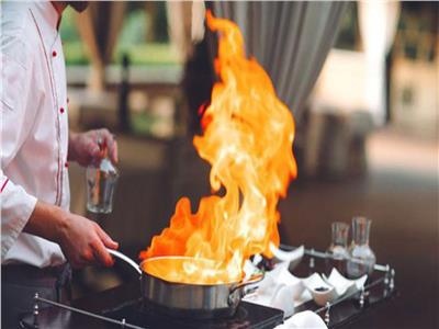 تحضير البيتزا بطريقة استعراضية يؤدي إلى حريق مميت في مطعم أسباني 