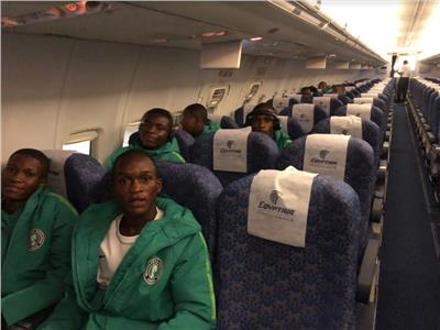 مصر للطيران تنقل منتخب نيجيريا على متن رحلة خاصة إلى الجزائر| صور