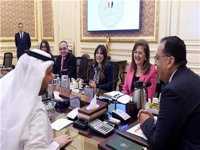 رئيس الوزراء يلتقي رئيس «أبوظبي القابضة» لبحث عدد من الفرص الاستثمارية