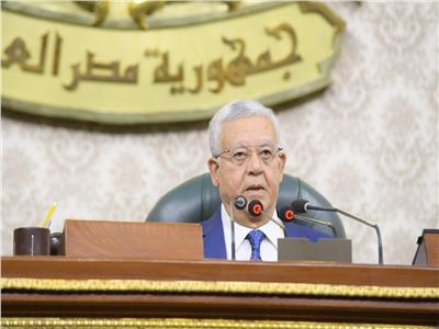رئيس البرلمان يقدم التحية لنائبة قبطية قدمت طلبات للأوقاف لفرش المساجد
