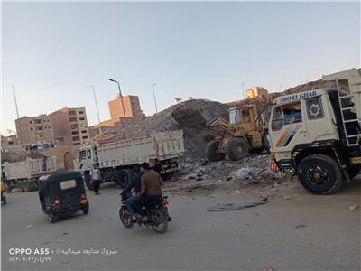 محافظة الجيزة| رفع 10 آلاف طن رتش ومخلفات بأرض الشونه في حي الهرم 