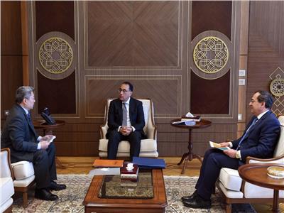 رئيس الوزراء يستعرض مع نائب رئيس «أباتشي» العالمية استثمارات الشركة في مصر