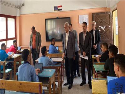 مدير تعليم القاهرة يتفقد سير أعمال امتحانات الصف الأول الثانوي