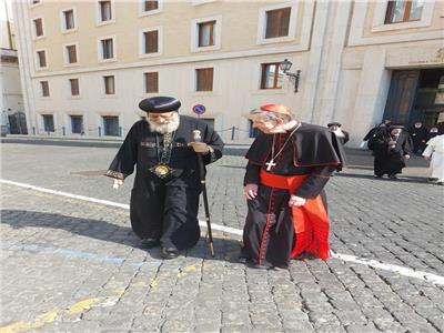 البابا تواضروس يبدأ رحلته للفاتيكان بزيارة مزار القديس بطرس