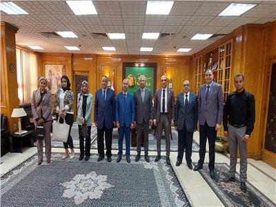 رئيس جامعة المنيا يستقبل وفد «الخدمات المعرفية» بالمجلس الأعلى للجامعات
