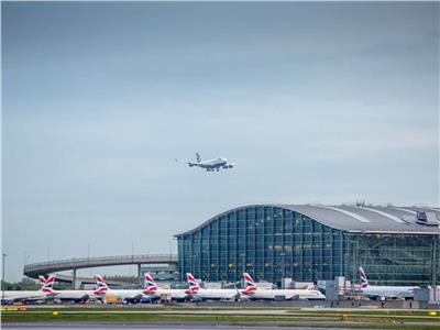 تعليق عشرات الرحلات الجوية في مطار لندن غاتويك بسبب طائرة مسيرة مشبوهة