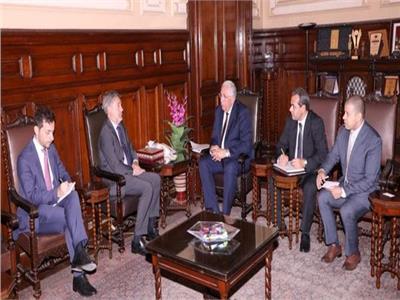 وزير الزراعة يبحث مع السفير الإيطالي بالقاهرة تعزيز الاستثمارات