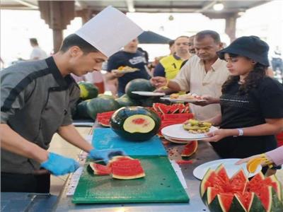 مهرجان البطيخ يجذب الزوار الأجانب إلى الغردقة.. تنوع مذهل وفعاليات ممتعة 