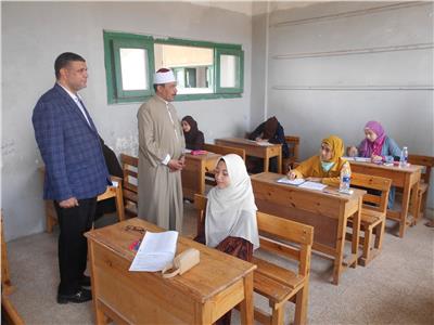 رئيس منطقة سوهاج الأزهرية يتفقد امتحانات الشهادتين الابتدائية والإعدادية