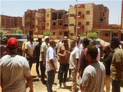 رئيس «أسوان الجديدة» يتفقد وحدات الإسكان المتوسط ضمن مبادرة «سكن كل المصريين»