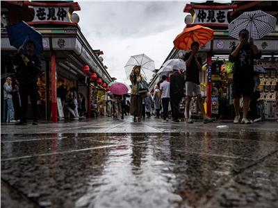 اليابان تطالب مئات الآلاف بإخلاء منازلهم بسبب عاصفة استوائية | صور