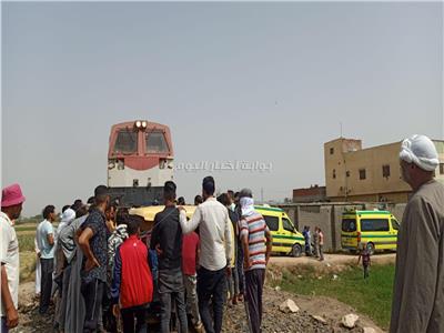 مصرع 6 أشخاص دهسا أسفل عجلات قطار البضائع بقرية الناصر بالبحيرة
