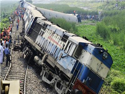 28 قتيلًا على الأقل و300 جريح خلال اصطدام قطارات في الهند