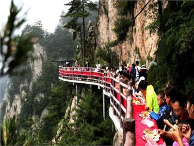 مصرع 14 شخصا إثر انهيار جبلي غربي الصين